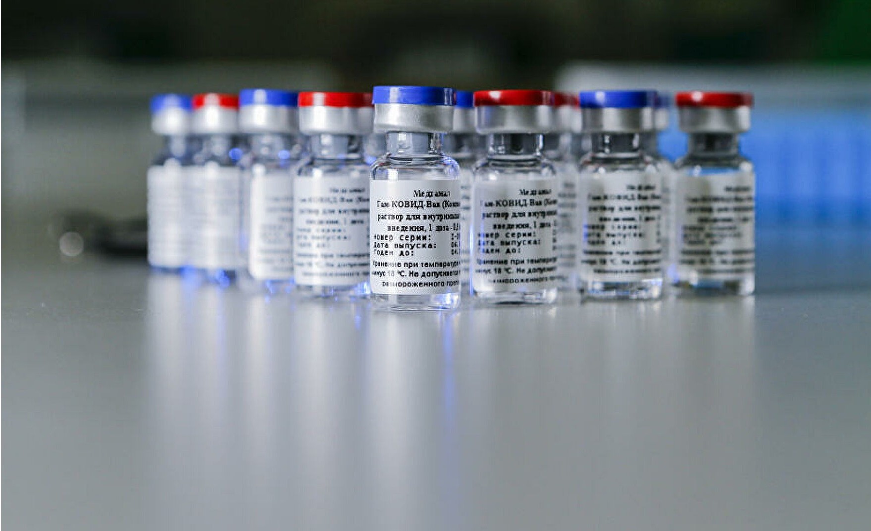 W Moskwie rozpoczęły się szczepienia przeciwko covidowi- taka informacja opublikowana na oficjalnej stronie internetowej burmistrza stolicy Siergieja Sobianina